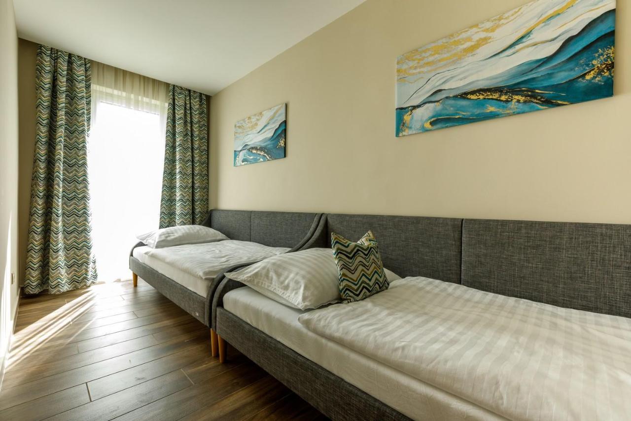 Royal Cafe Apartman 凯斯特海伊 外观 照片