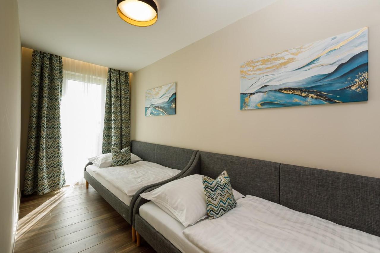 Royal Cafe Apartman 凯斯特海伊 外观 照片